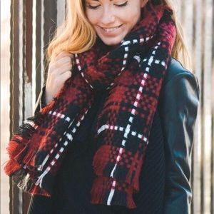 RED BASKETWEAVE SCARF